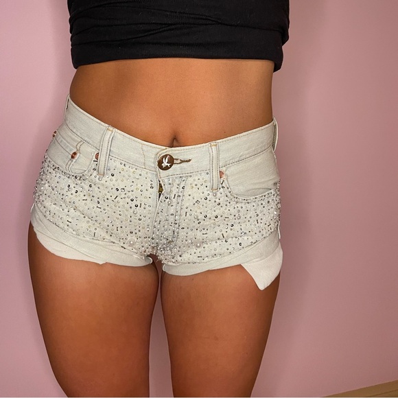 Embroidered denim shorts - Picture 3 of 16